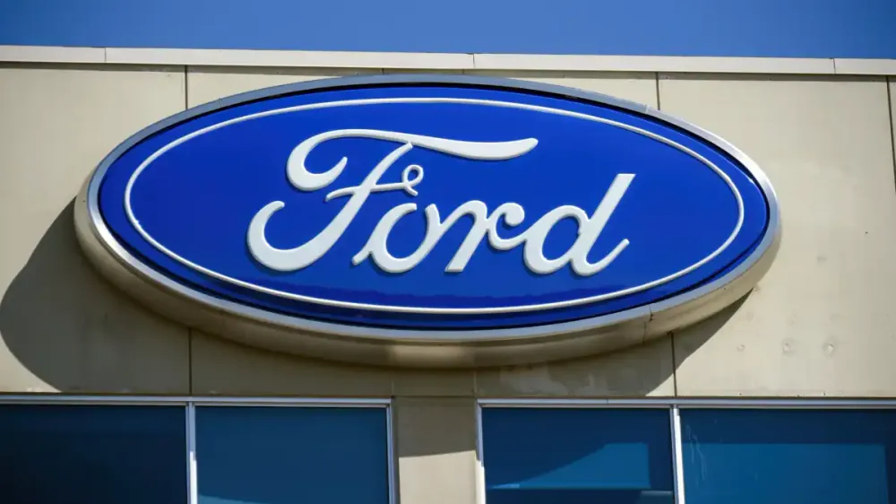 Ford Rugi $8 Miliar, Mengapa CEO Justru Yakin 2026 Pulih?